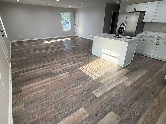 5th image of 2269 Aragon St