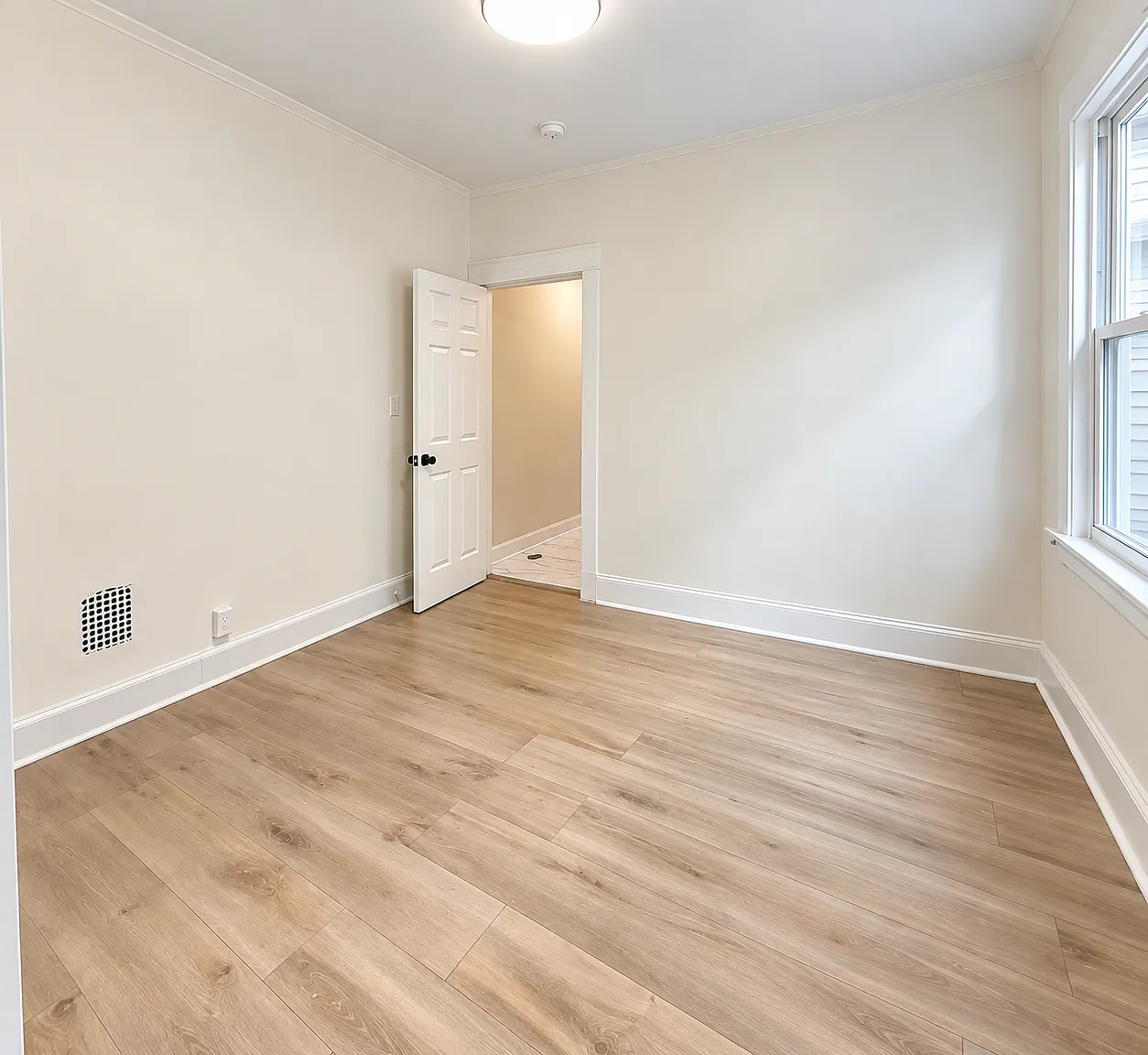 2 bed, 1000 sqft, $1,975 — Photo 4