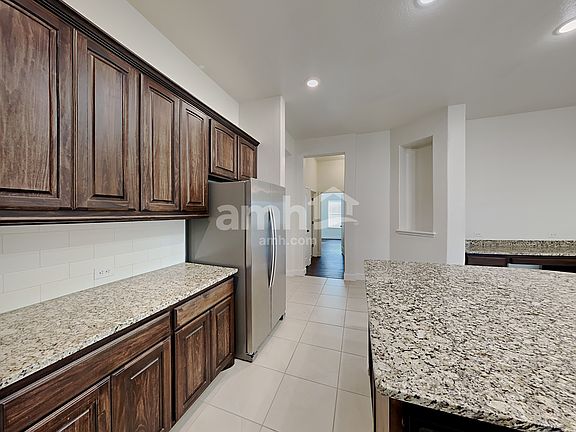 3rd image of 215 Buckskin Dr