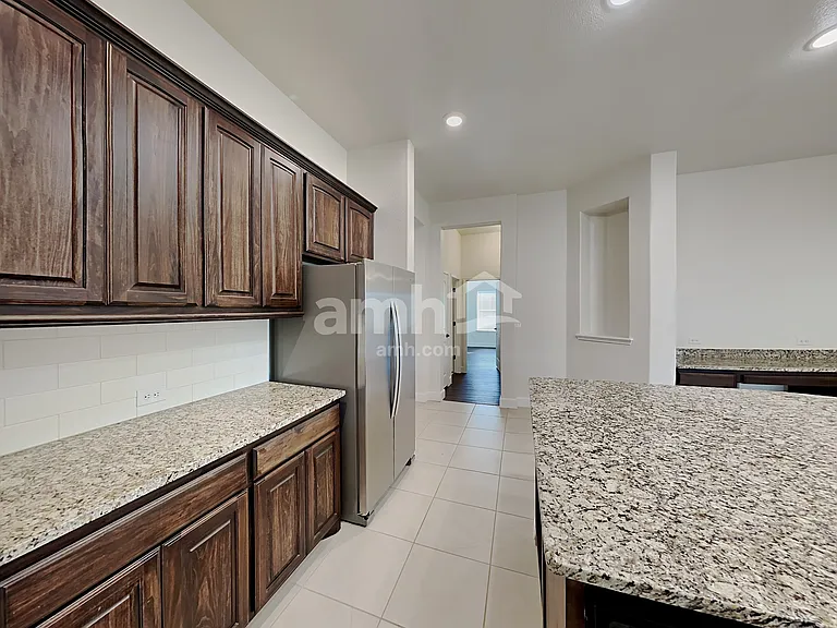 215 Buckskin Dr — Photo 3