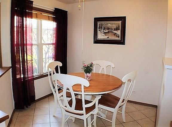 4th image of 1371 Hampshire Ct