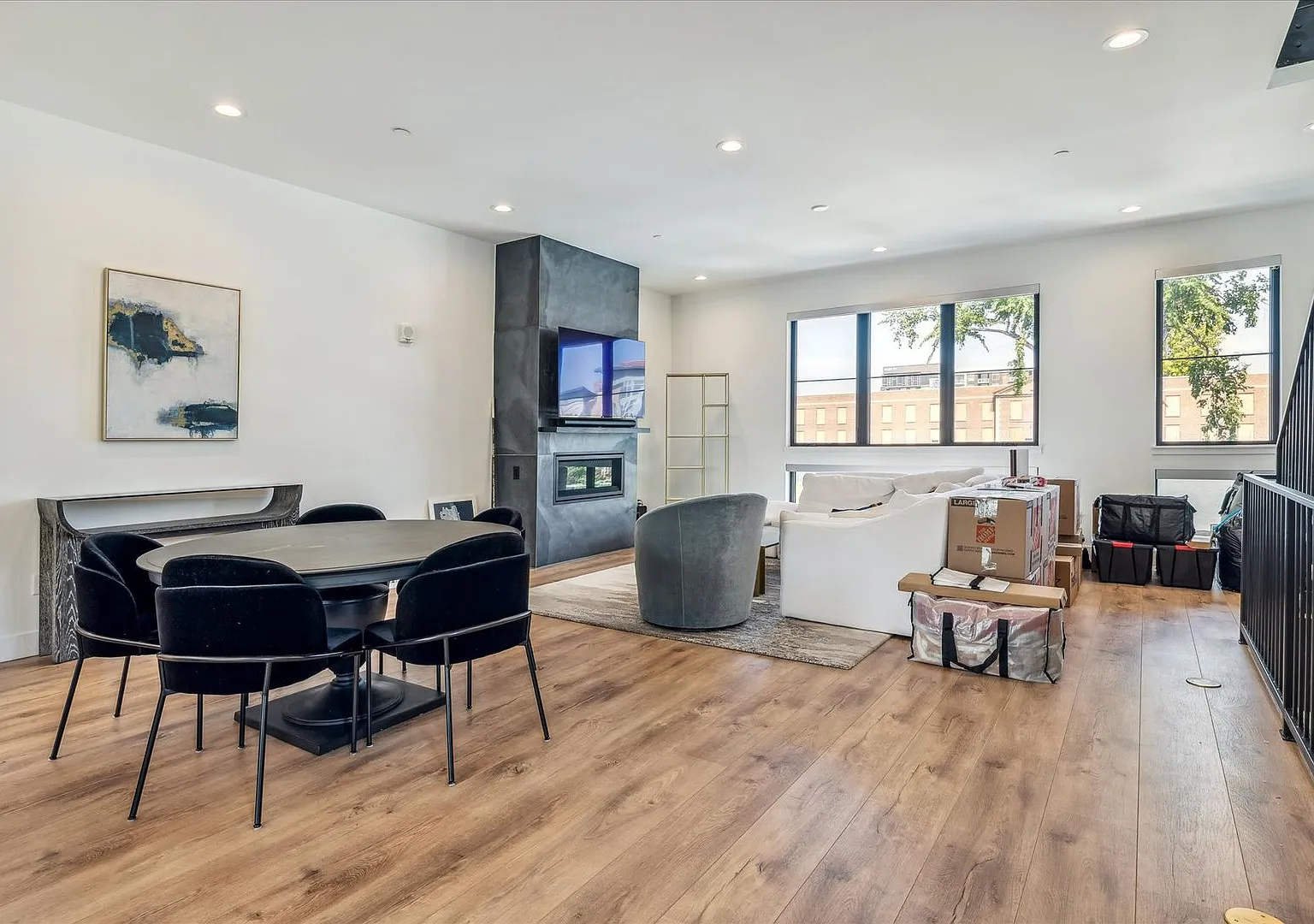 Luxury Rowhome Near Cherry Creek — Photo 1