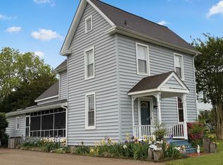 38 Main St, Wachapreague, VA 23480