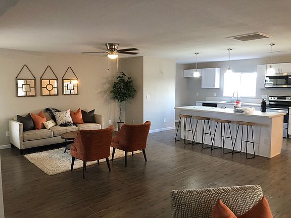 3rd image of 4701 W Lupine Ave