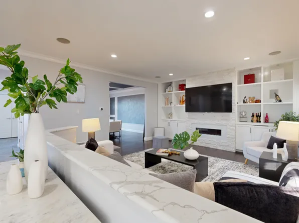 55 Nicole Loop image 7 of 24