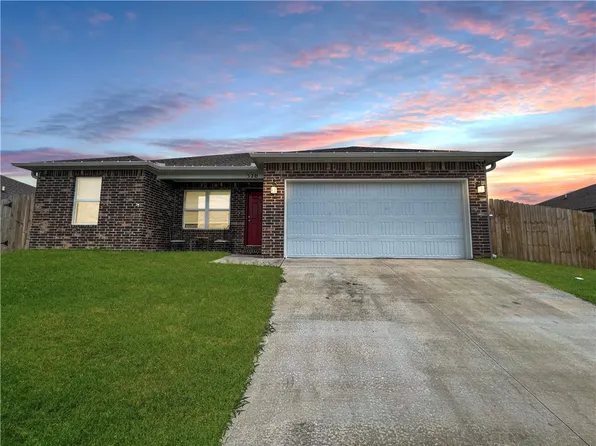 370 Worley St, Huntsville, AR 72740