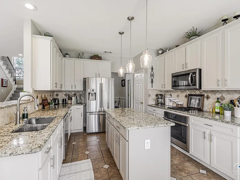 9921 Sean Dr — Photo 8