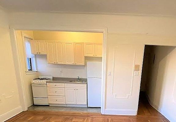 4th image of 2407 36th St APT C2