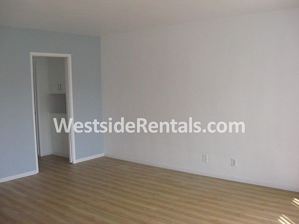 2nd image of 2320 Virginia Ave APT 7