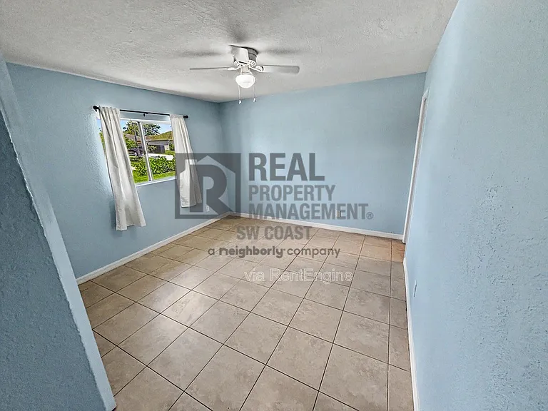 843 SW 16th Ter — Photo 11