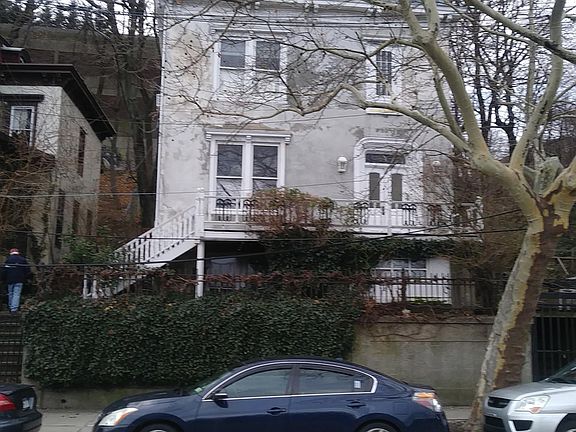 2nd image of 204 Richmond Ter #2