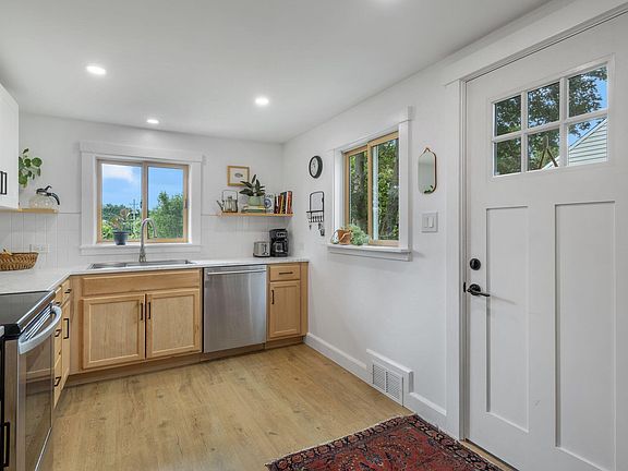4th image of 1232 Broadway