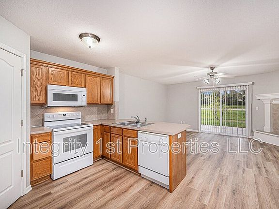 4th image of 5910 NW 90th Ter Unit 5914