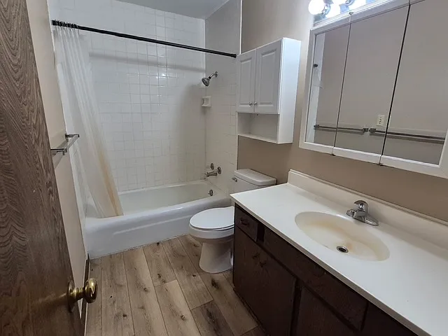 1444 N B St #7 — Photo 6