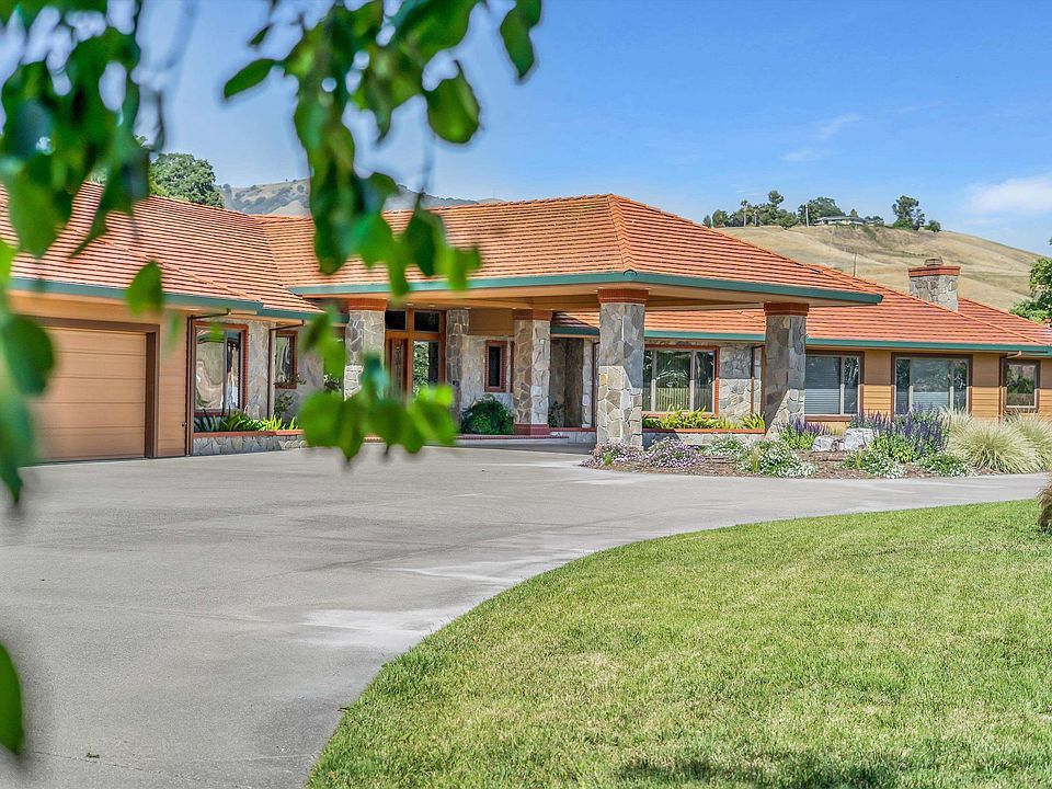 1st image of 5885 Bruce Dr