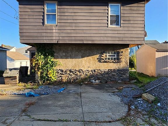 2nd image of 1012 Adams St