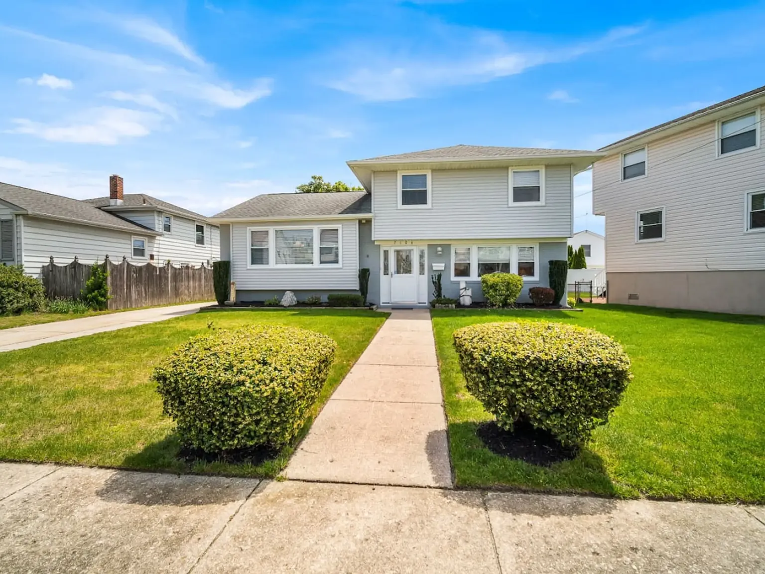 4 bed, $2,000 — Photo 1