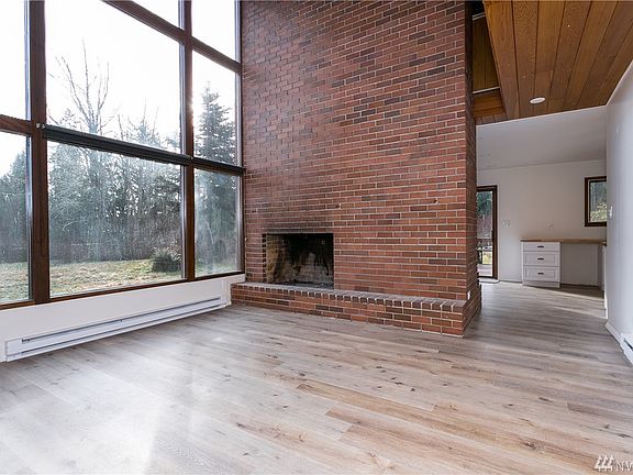 Large floor to ceiling windows bring in all the natural light you could ever want. 