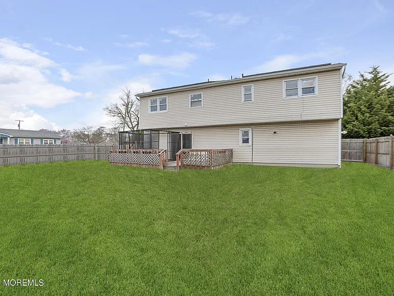 546 George Rd — Photo 11