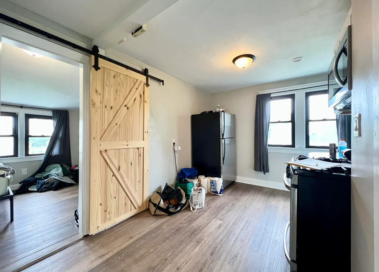 437 South 73rd Street - UPPER — Photo 4