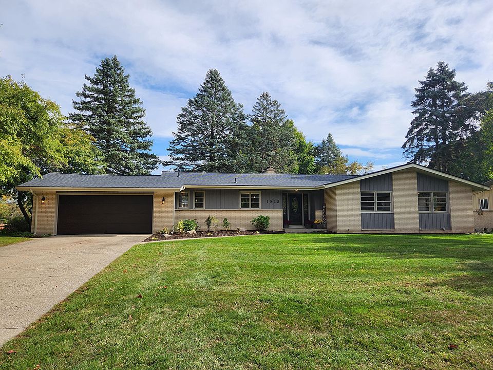 1st image of 1022 Paradise Lake Dr SE