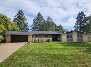 1022 Paradise Lake Dr SE, Grand Rapids, MI 49546