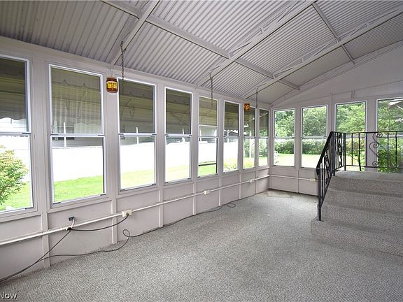 5th image of 180 Brook Dr