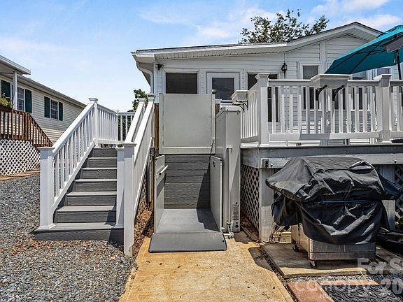 5th image of 111 Scenic View Ln