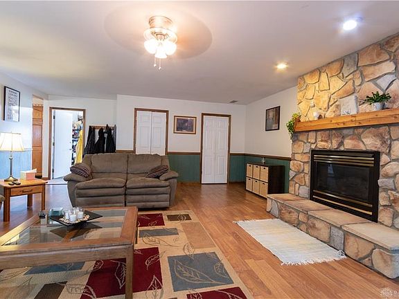 5th image of 425 Pinehurst Dr