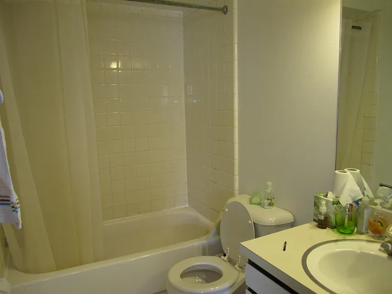 939 Dewey Ave #203 — Photo 8