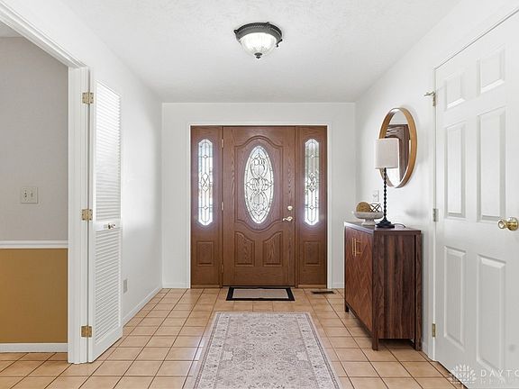 5th image of 810 E Whipp Rd