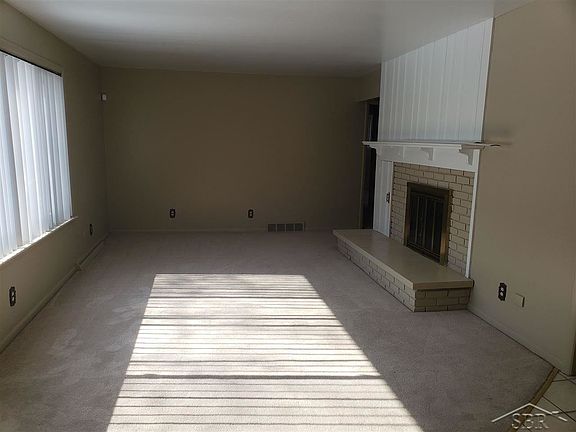 4th image of 2962 Arlington Dr