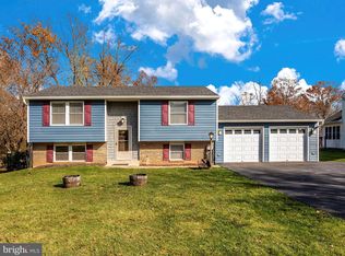 19121 Dowden Cir, Poolesville, MD 20837