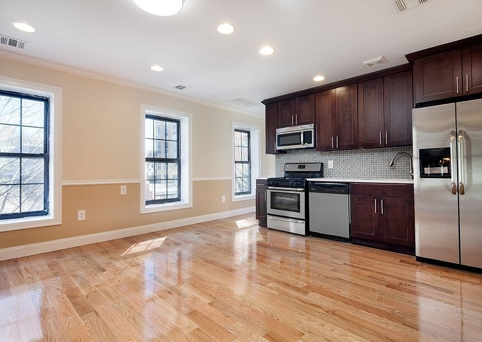 1st image of 320 Greene Ave #3A