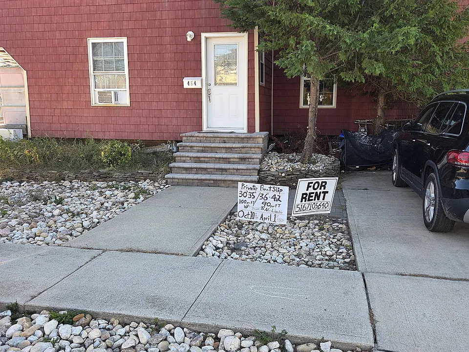 464 Roosevelt Ave #2B