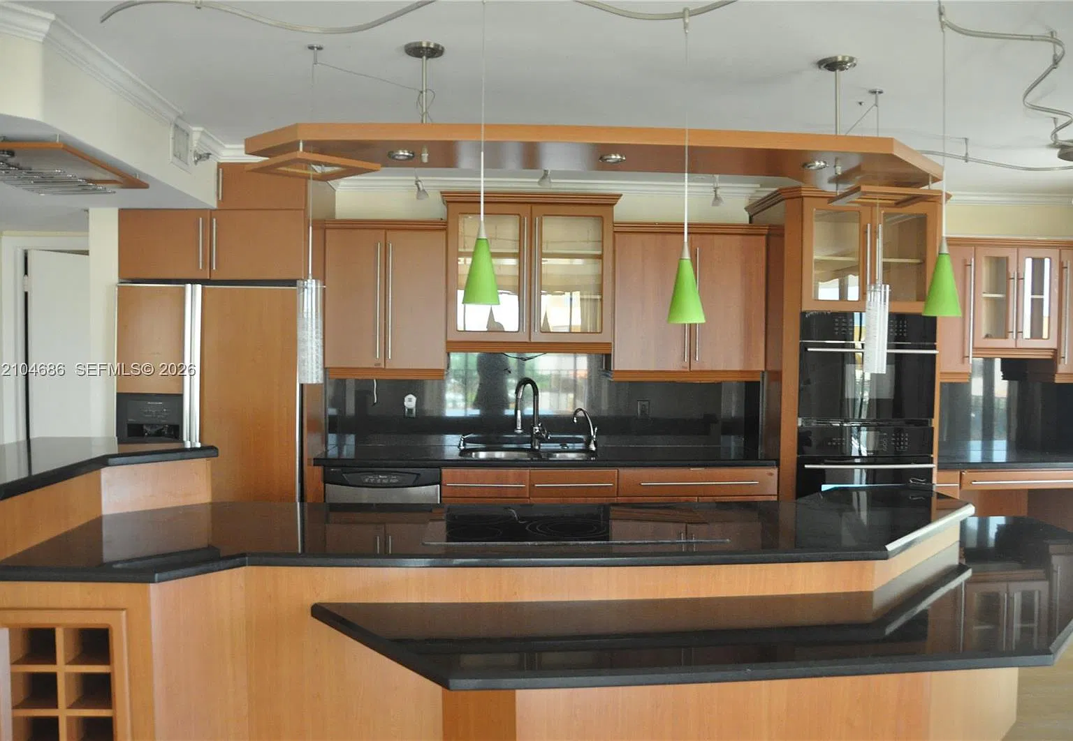 8877 Collins Ave — Photo 2