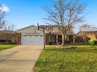 16213 Haverhill Dr, Macomb, MI