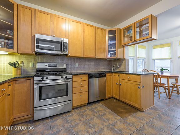 3rd image of 4235 N Monticello Ave