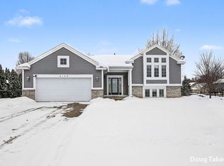 2129 Drew St NE, Belmont, MI 49306