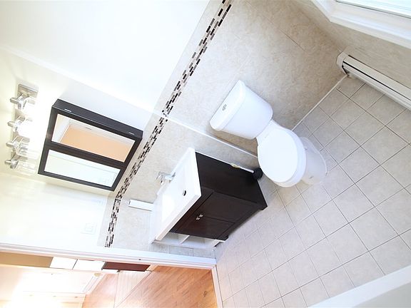 4th image of 252 Van Horne St APT 3