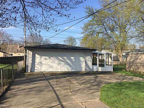 3rd image of 23600 Elmira St