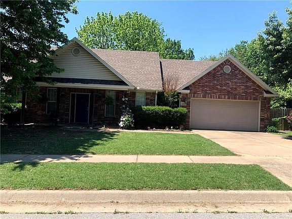 3rd image of 2201 N Hidden Creek Dr