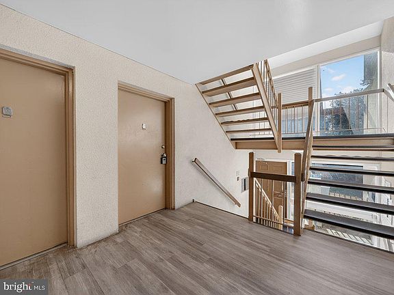 5th image of 9635 Whiteacre Rd Unit B2