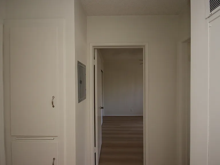 526 W Huntington Dr #J — Photo 16
