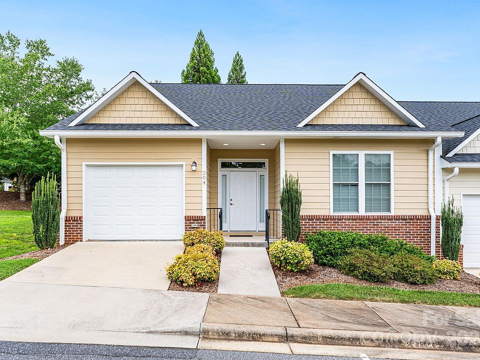 1st image of 204 Ivy Ct