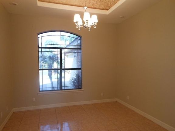 5th image of 510 Persimmon Ave
