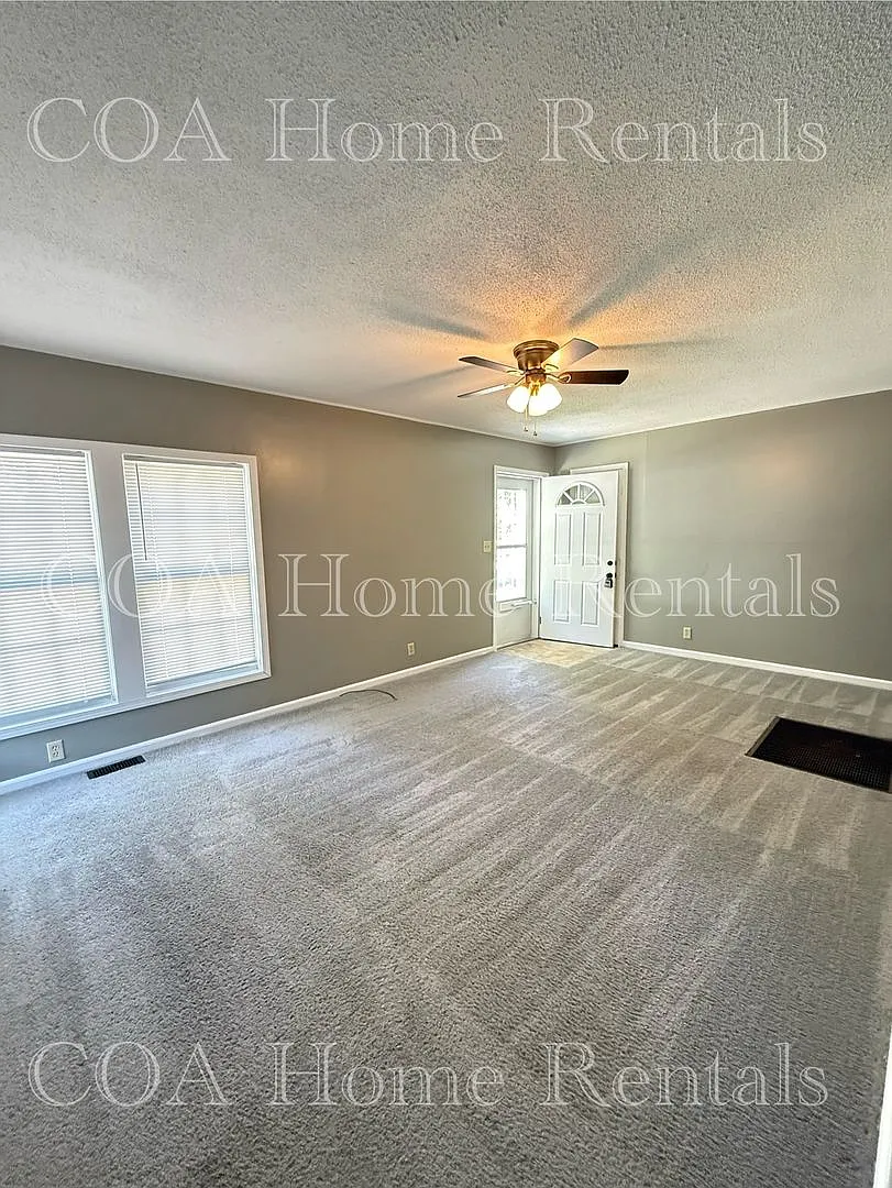 South East Wichita Home — Photo 3