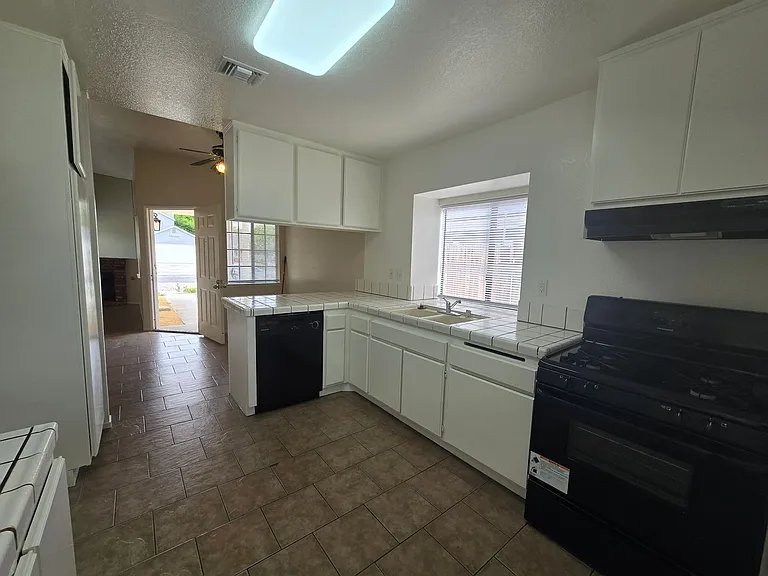 43632 San Francisco Ave — Photo 6