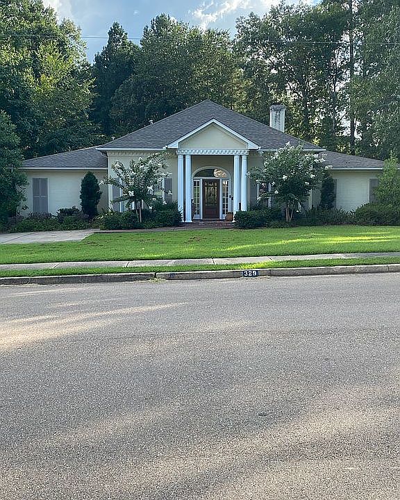 1st image of 329 Woodlands Dr