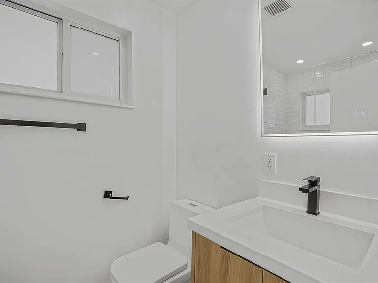 1116 N 31st Ave — Photo 12